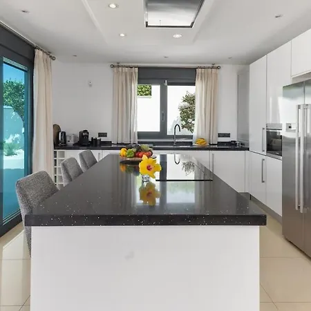 Exclusive With Amazing Views - Near Vila