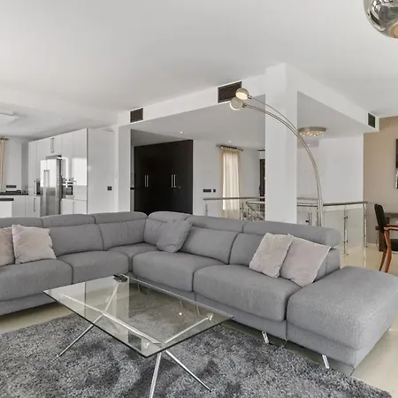 Exclusive With Amazing Views - Near Vila