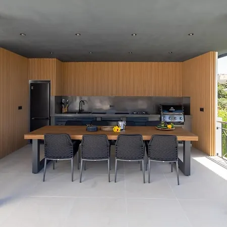 Exclusive With Amazing Views - Near Vila