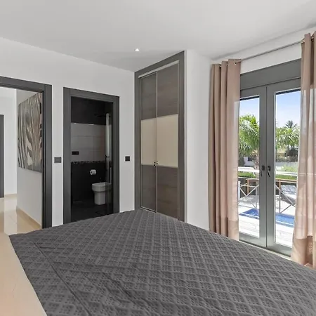 Exclusive With Amazing Views - Near Vila