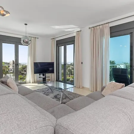 Vila Exclusive With Amazing Views - Near *